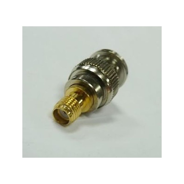 CONNETTORE ADATTATORE DA BNC MASCHIO A SMA FEMMINA