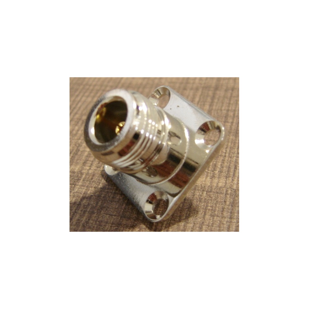 CONNETTORE DA PANNELLO N FEMMINA CON GHIERA 4 FORI